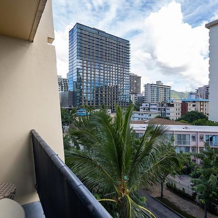 Gorgeous One Bedroom Bamboo Blocks From The Beach Honolulu Eksteriør billede