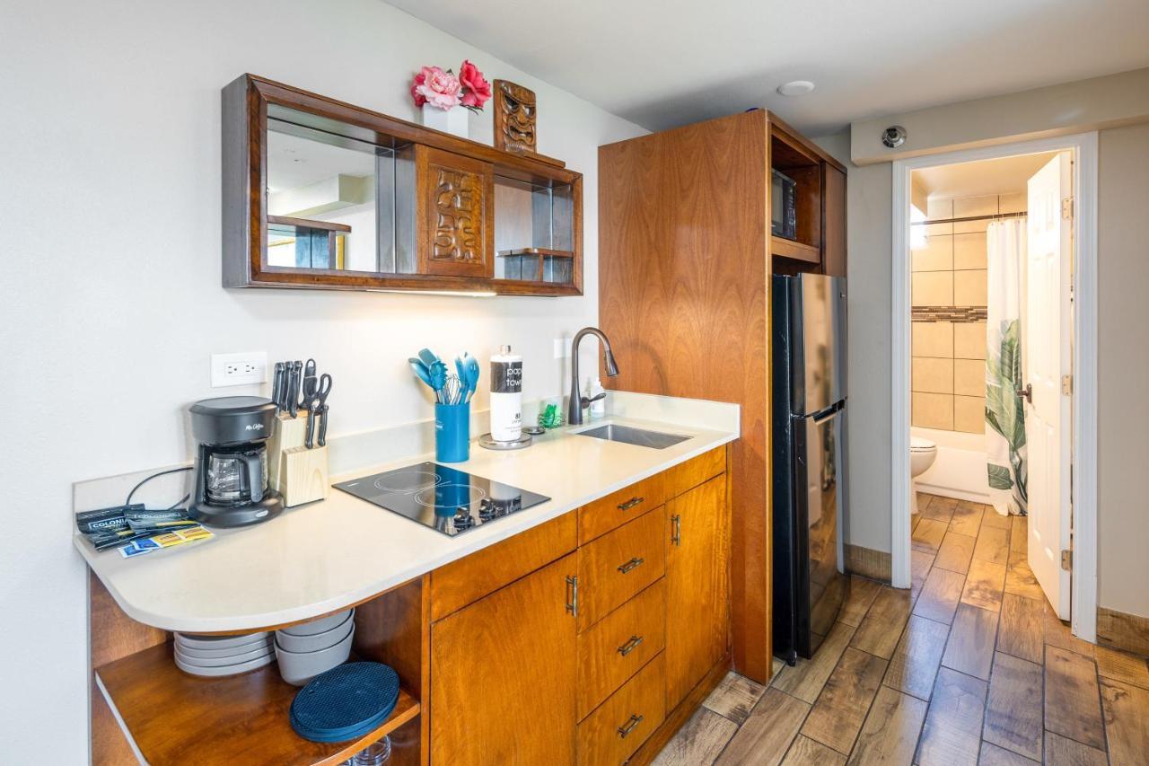 Gorgeous One Bedroom Bamboo Blocks From The Beach Honolulu Eksteriør billede