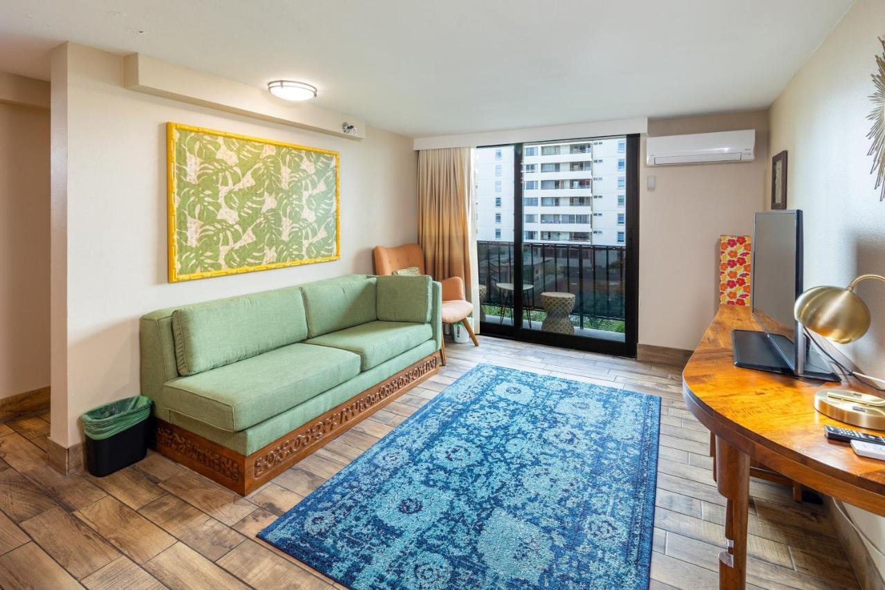Gorgeous One Bedroom Bamboo Blocks From The Beach Honolulu Eksteriør billede