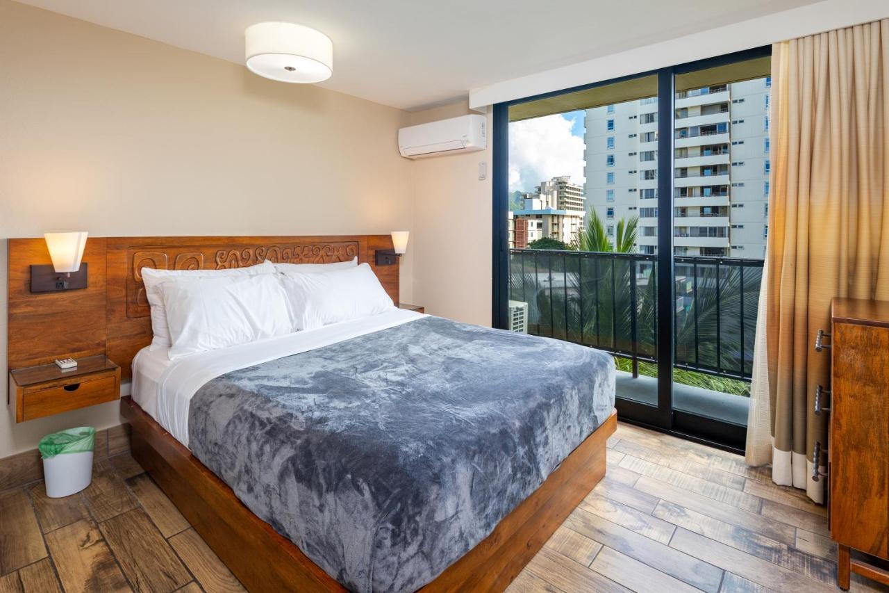 Gorgeous One Bedroom Bamboo Blocks From The Beach Honolulu Eksteriør billede