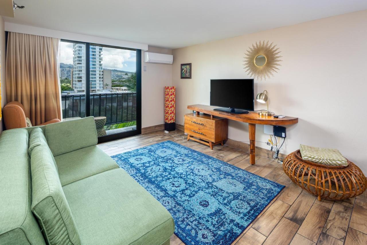 Gorgeous One Bedroom Bamboo Blocks From The Beach Honolulu Eksteriør billede