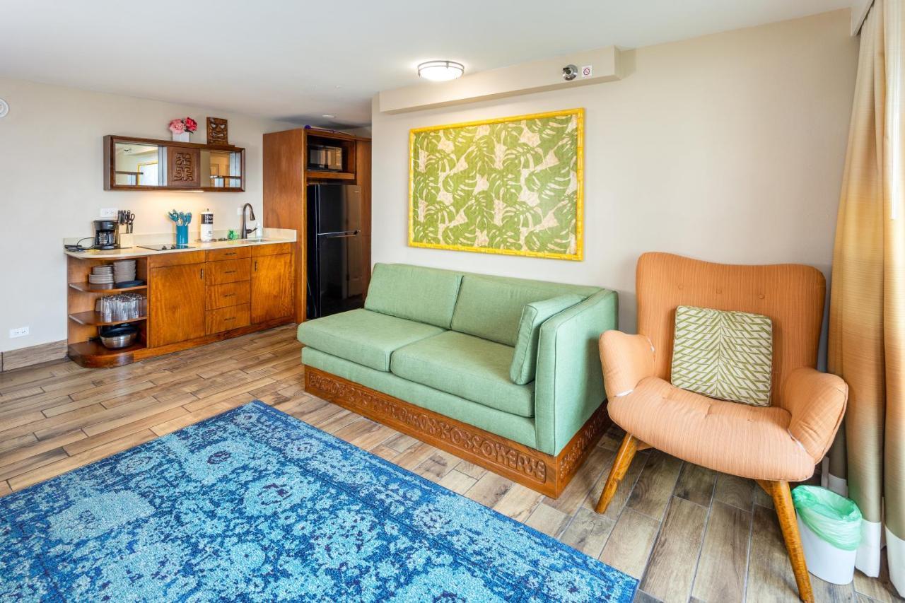 Gorgeous One Bedroom Bamboo Blocks From The Beach Honolulu Eksteriør billede