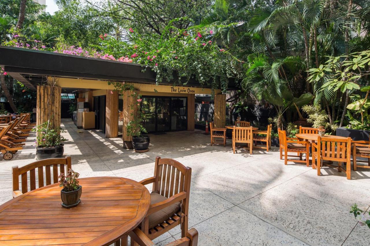 Gorgeous One Bedroom Bamboo Blocks From The Beach Honolulu Eksteriør billede