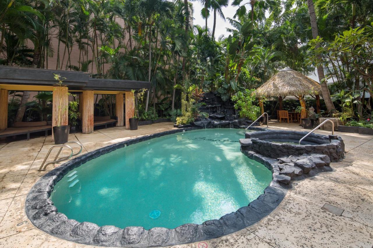 Gorgeous One Bedroom Bamboo Blocks From The Beach Honolulu Eksteriør billede