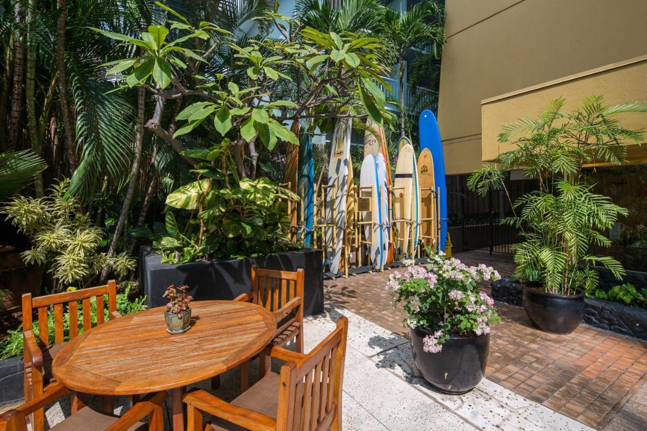 Gorgeous One Bedroom Bamboo Blocks From The Beach Honolulu Eksteriør billede